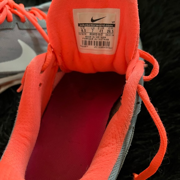 Nike - Picture 4 of 4